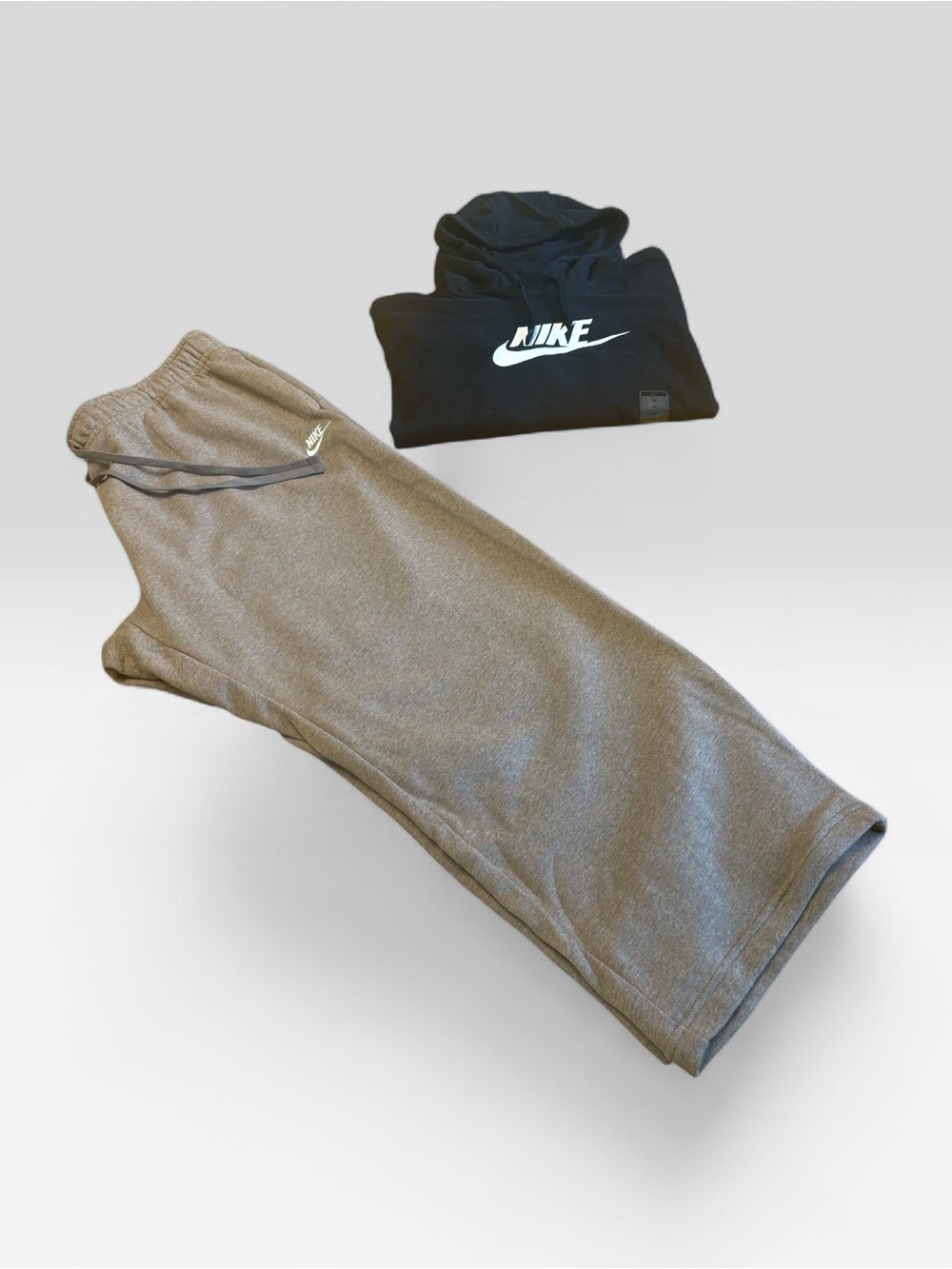 Nike Women’s 2x gray/brown Sweatpants and black sweatshirt NWT